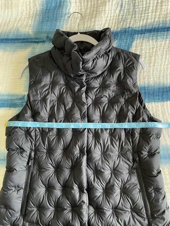 The North Face Holladown Quilted Insulated Down Vest - Picture 13 of 15